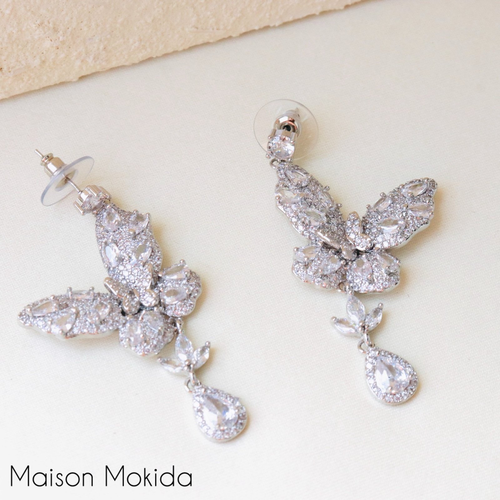 Boucles d’oreilles pendantes papillon en zircon et cuivre / tige d’oreille en argent 925 E. ( hypoallegénique )- Qualité durable !